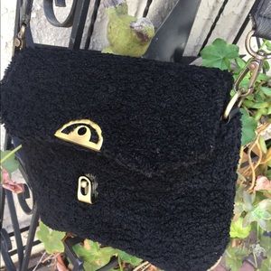 2 CHIC LUXE Fuzzy purse 🐆